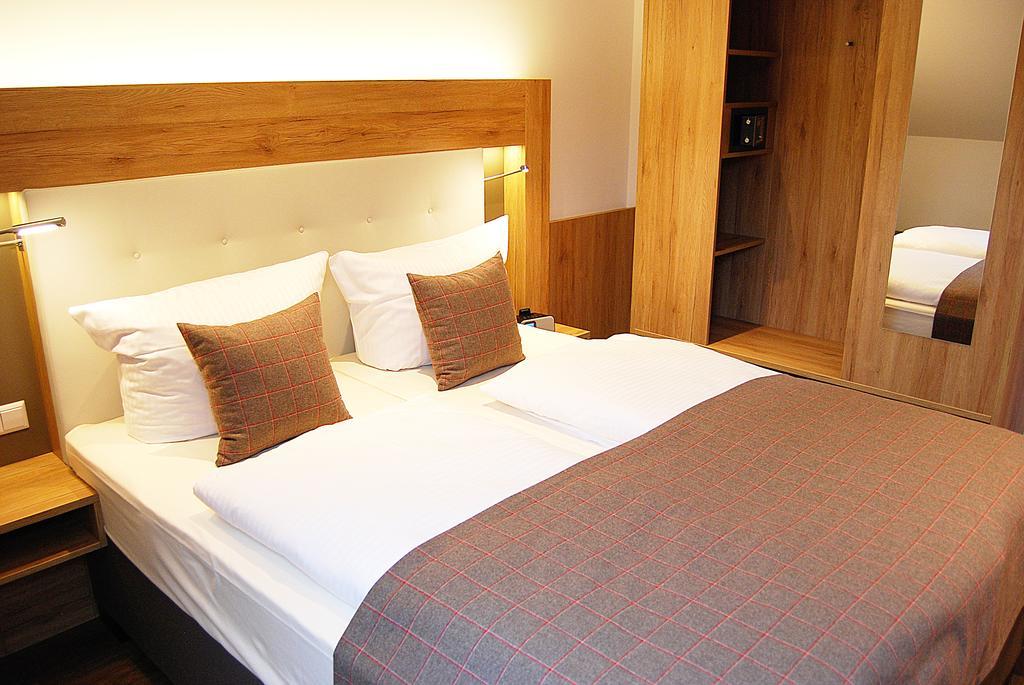 Hotel Am Martinsberg Andernach Habitación foto